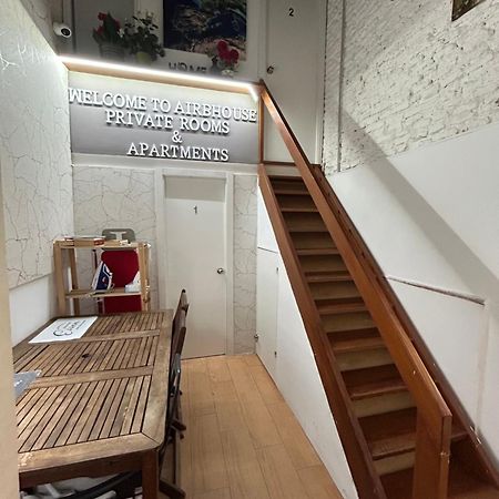 Airbhouse Private Rooms & Apartments Sevilla Bagian luar foto
