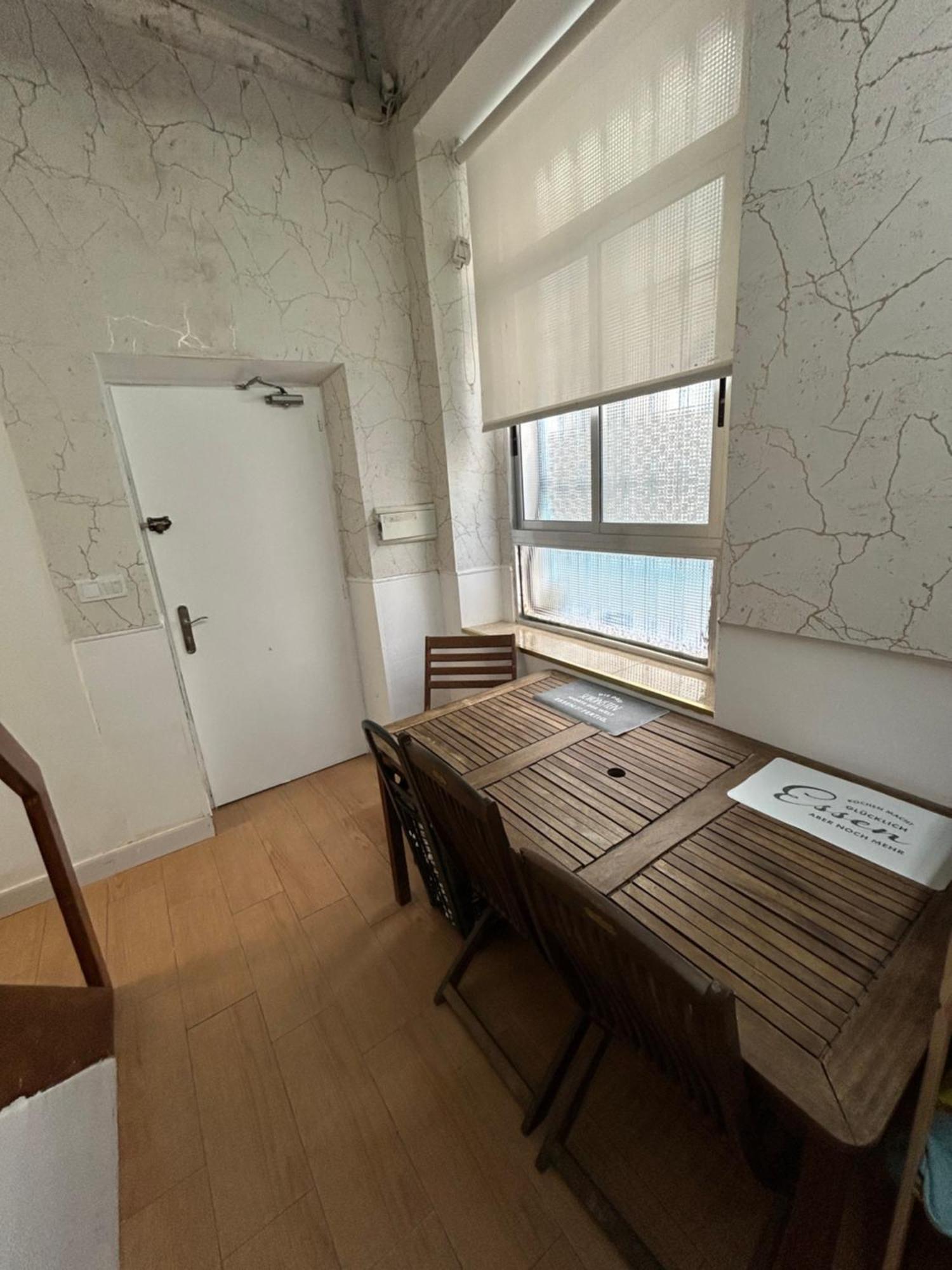 Airbhouse Private Rooms & Apartments Sevilla Bagian luar foto