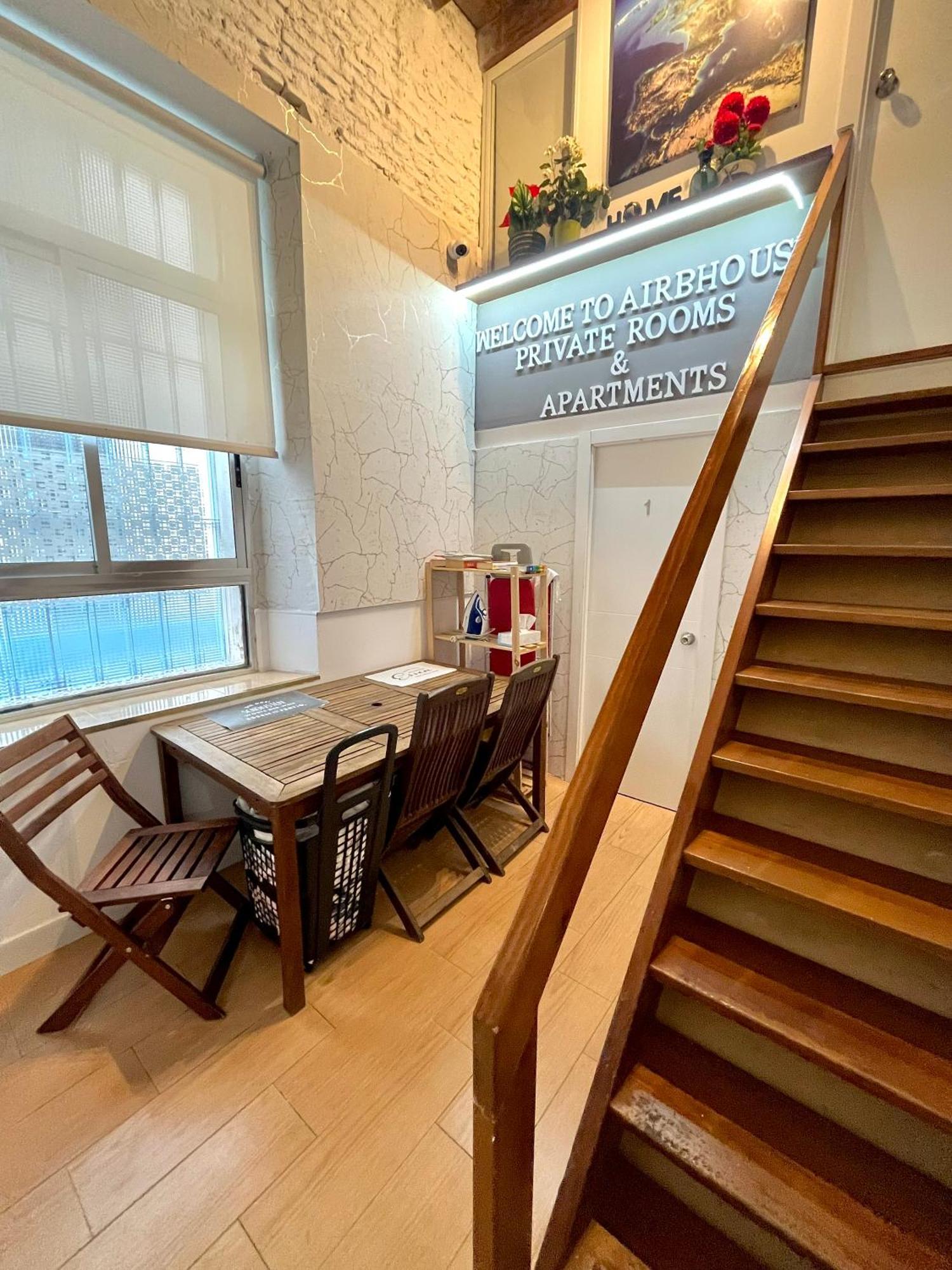 Airbhouse Private Rooms & Apartments Sevilla Bagian luar foto