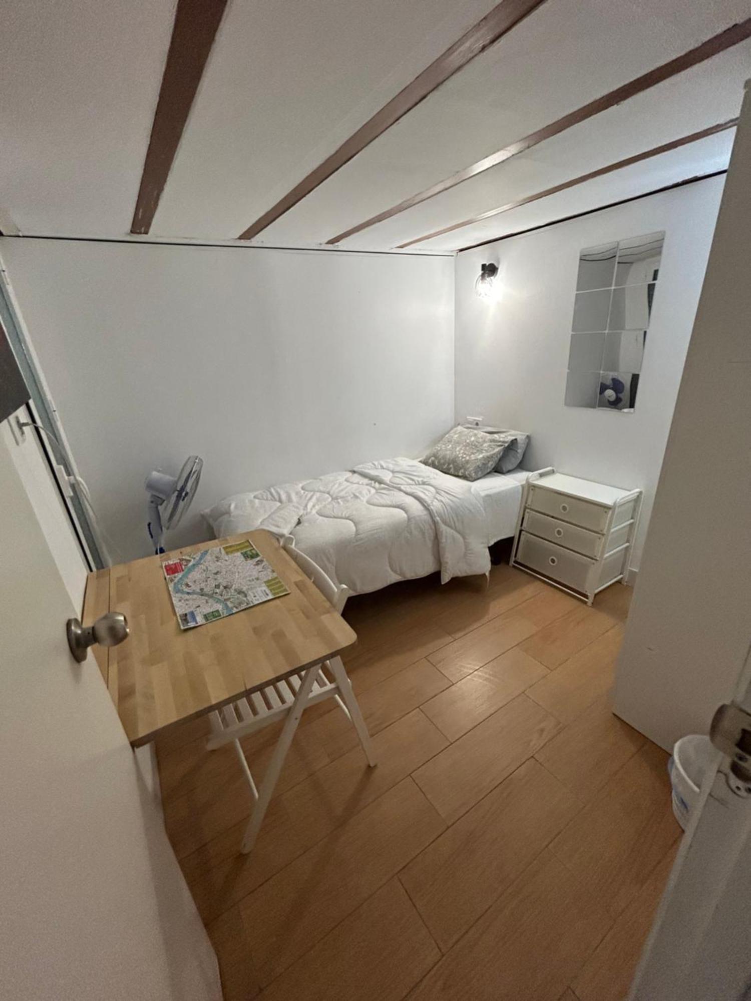 Airbhouse Private Rooms & Apartments Sevilla Bagian luar foto