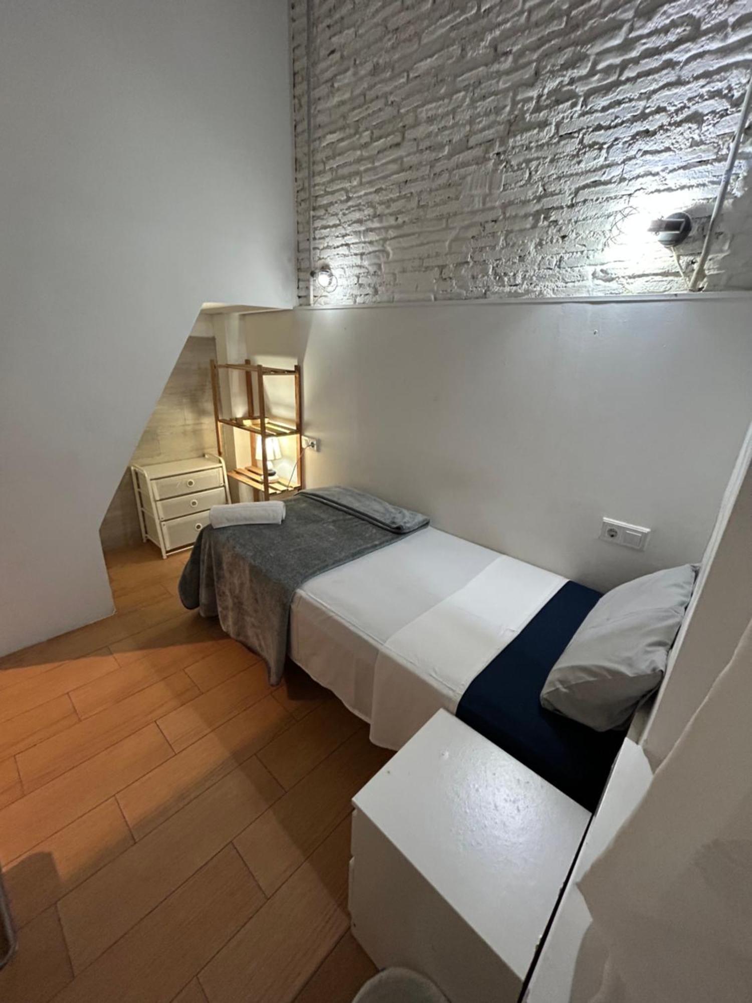 Airbhouse Private Rooms & Apartments Sevilla Bagian luar foto
